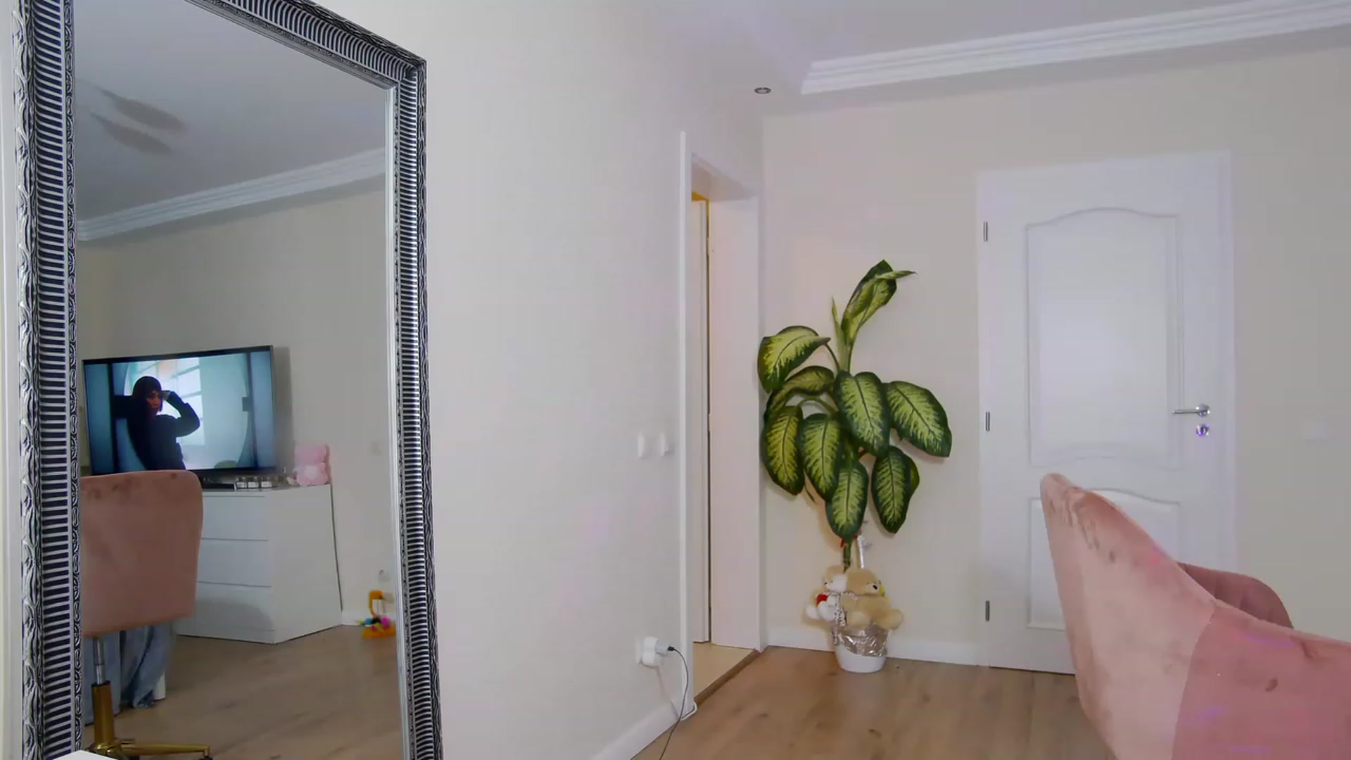 Gallery image thumbnail from TotalBella's myfreecams stream on, 01/21/2023, 02:17 image 19 of 20