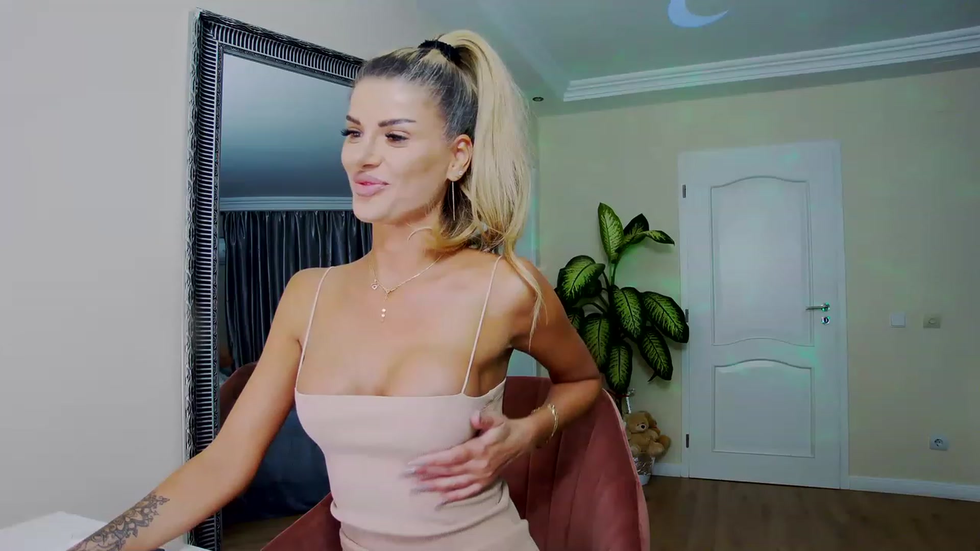 Gallery image thumbnail from TotalBella's myfreecams stream on, 01/30/2023, 22:48 image 19 of 20
