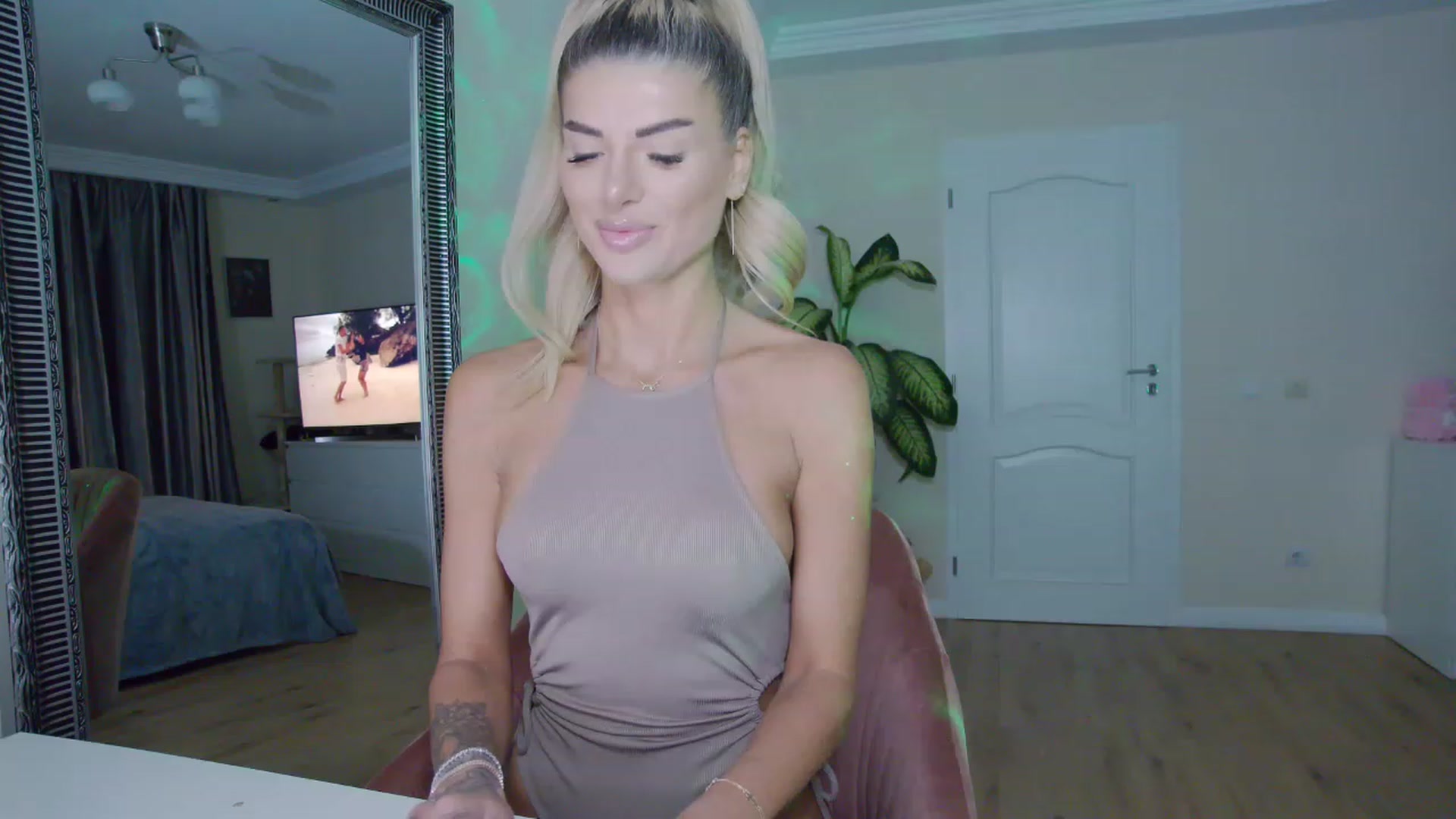 Gallery image thumbnail from TotalBella's myfreecams stream on, 01/31/2023, 23:42 image 5 of 20