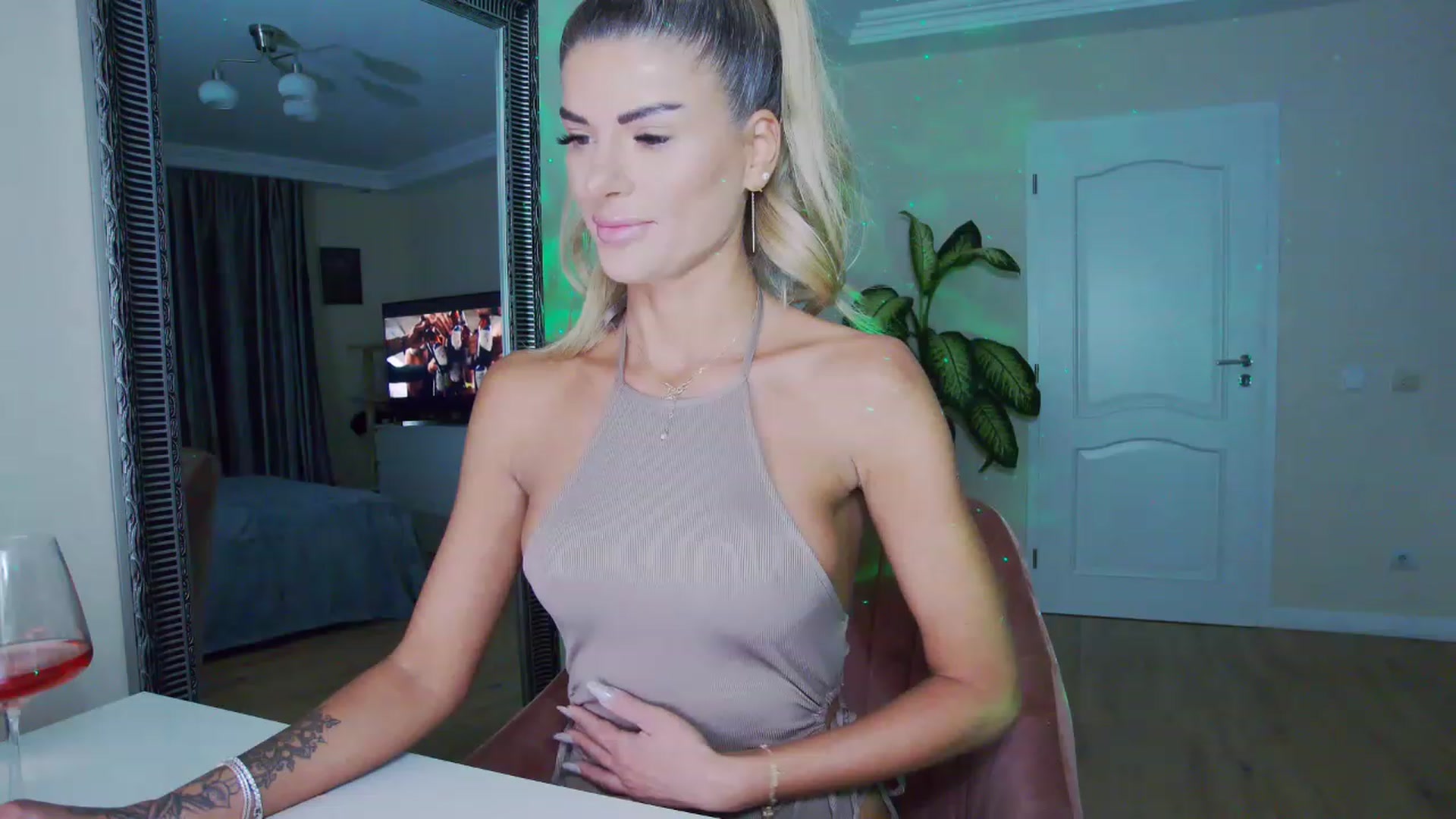 Gallery image thumbnail from TotalBella's myfreecams stream on, 01/31/2023, 23:42 image 14 of 20
