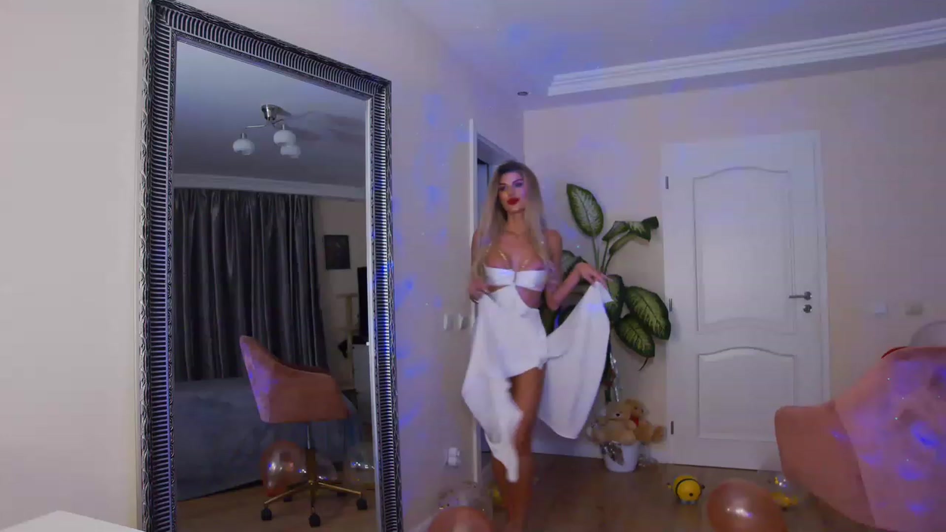 Gallery image thumbnail from TotalBella's myfreecams stream on, 02/15/2023, 01:26 image 10 of 20