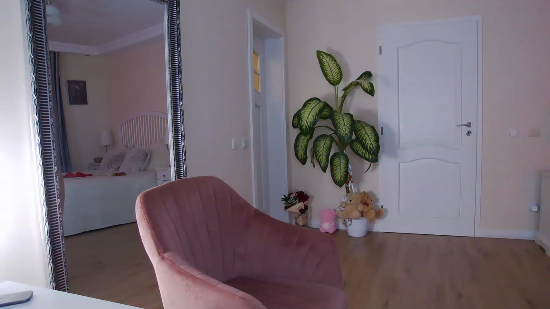 Gallery image thumbnail from TotalBella's myfreecams stream on, 02/20/2023, 01:23 image 10 of 20