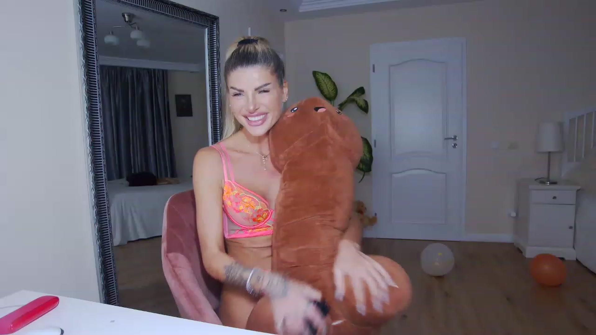 Gallery image thumbnail from TotalBella's myfreecams stream on, 02/23/2023, 24:16 image 15 of 20