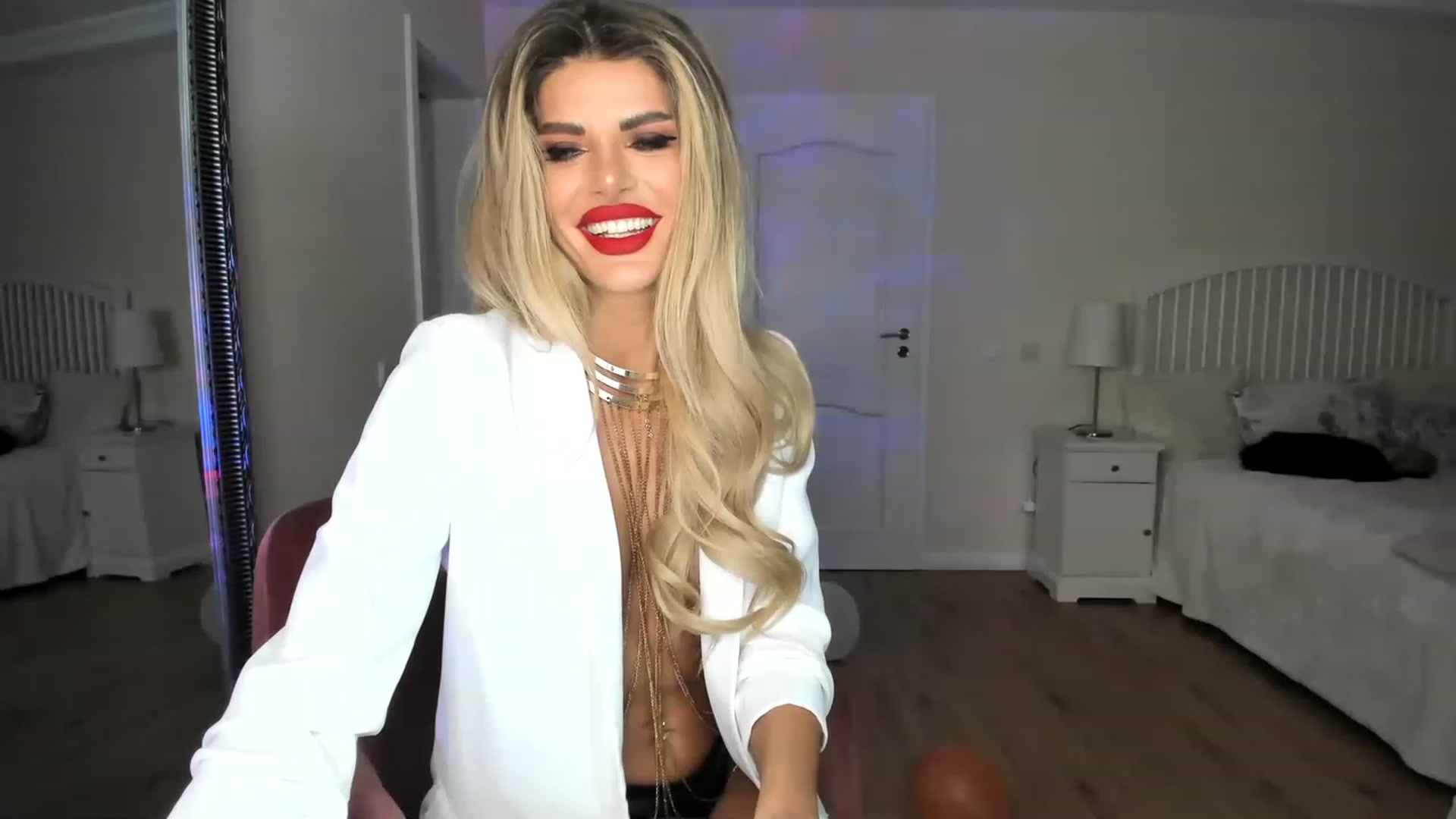 Gallery image thumbnail from TotalBella's myfreecams stream on, 02/28/2023, 23:43 image 8 of 20