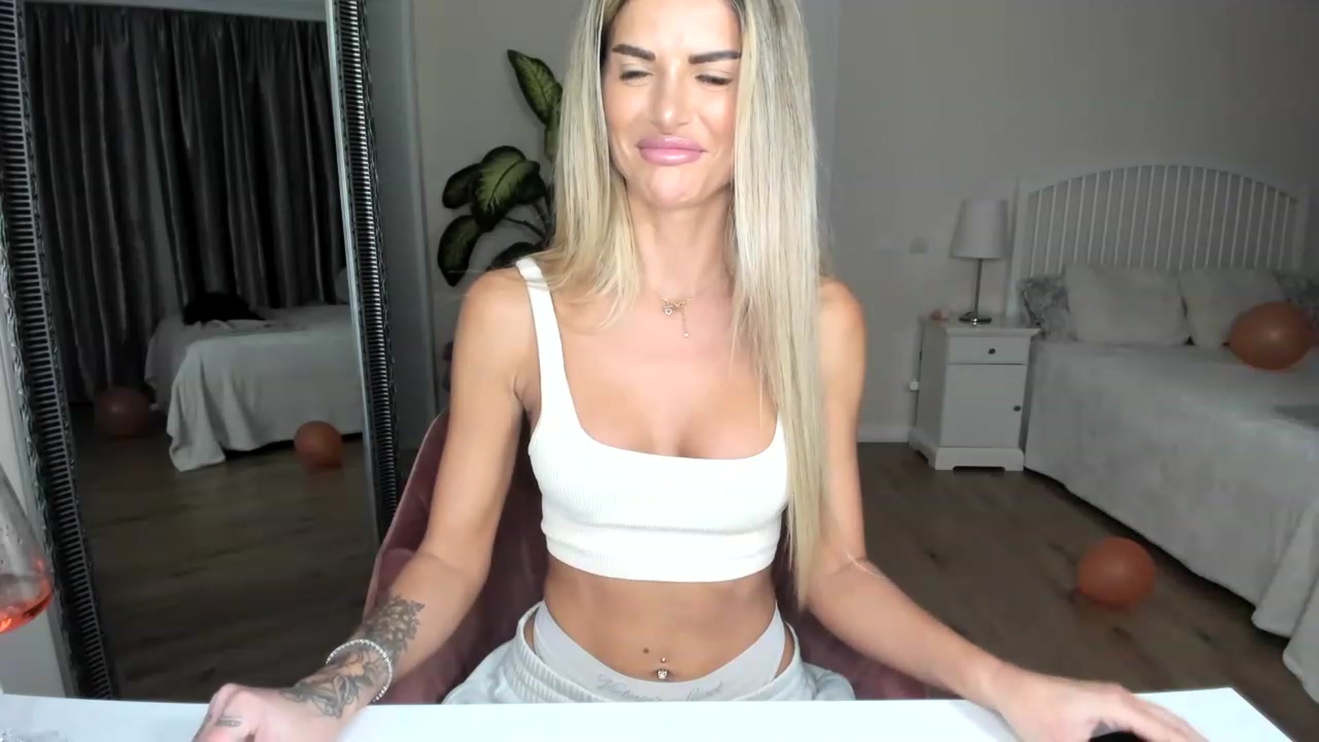 Gallery image thumbnail from TotalBella's myfreecams stream on, 03/03/2023, 24:06 image 15 of 20