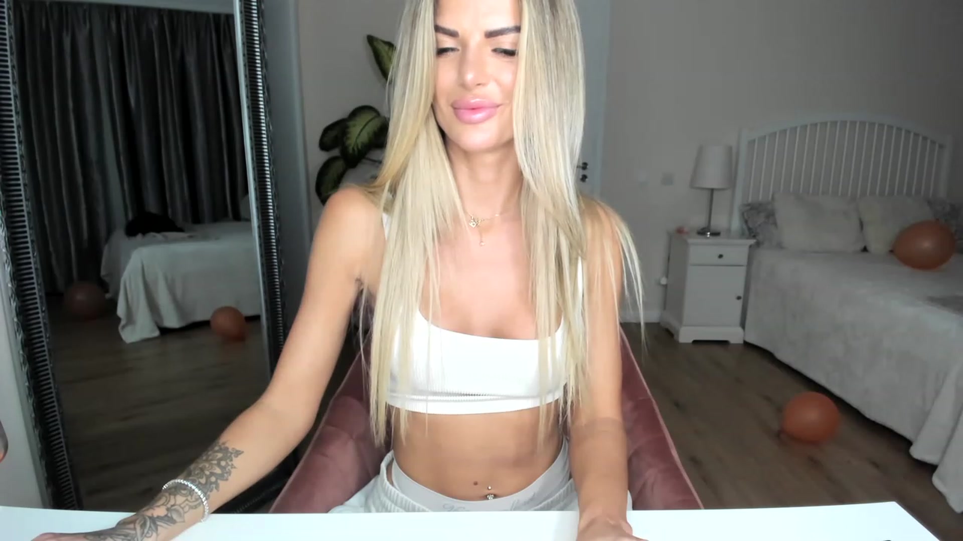 Gallery image thumbnail from TotalBella's myfreecams stream on, 03/03/2023, 24:06 image 19 of 20