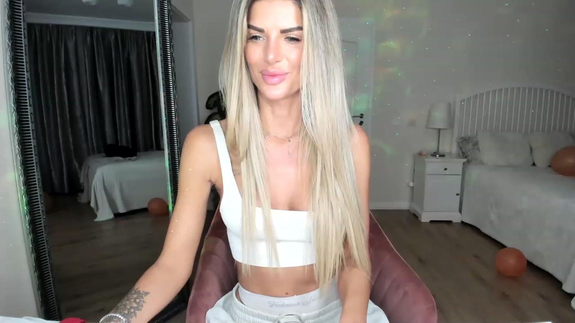 Gallery image thumbnail from TotalBella's myfreecams stream on, 03/03/2023, 01:35 image 18 of 20