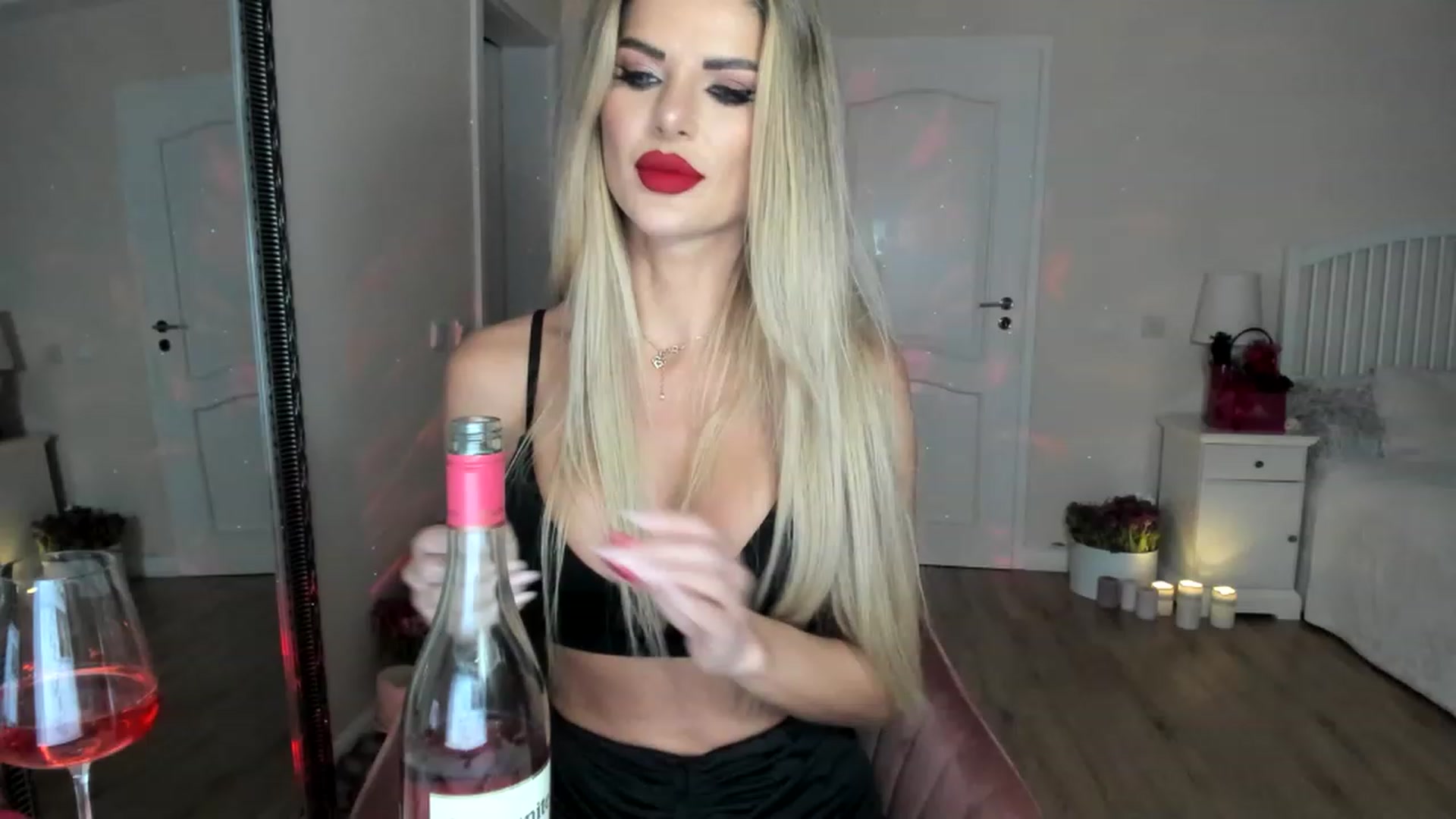 Gallery image thumbnail from TotalBella's myfreecams stream on, 03/08/2023, 23:06 image 2 of 20