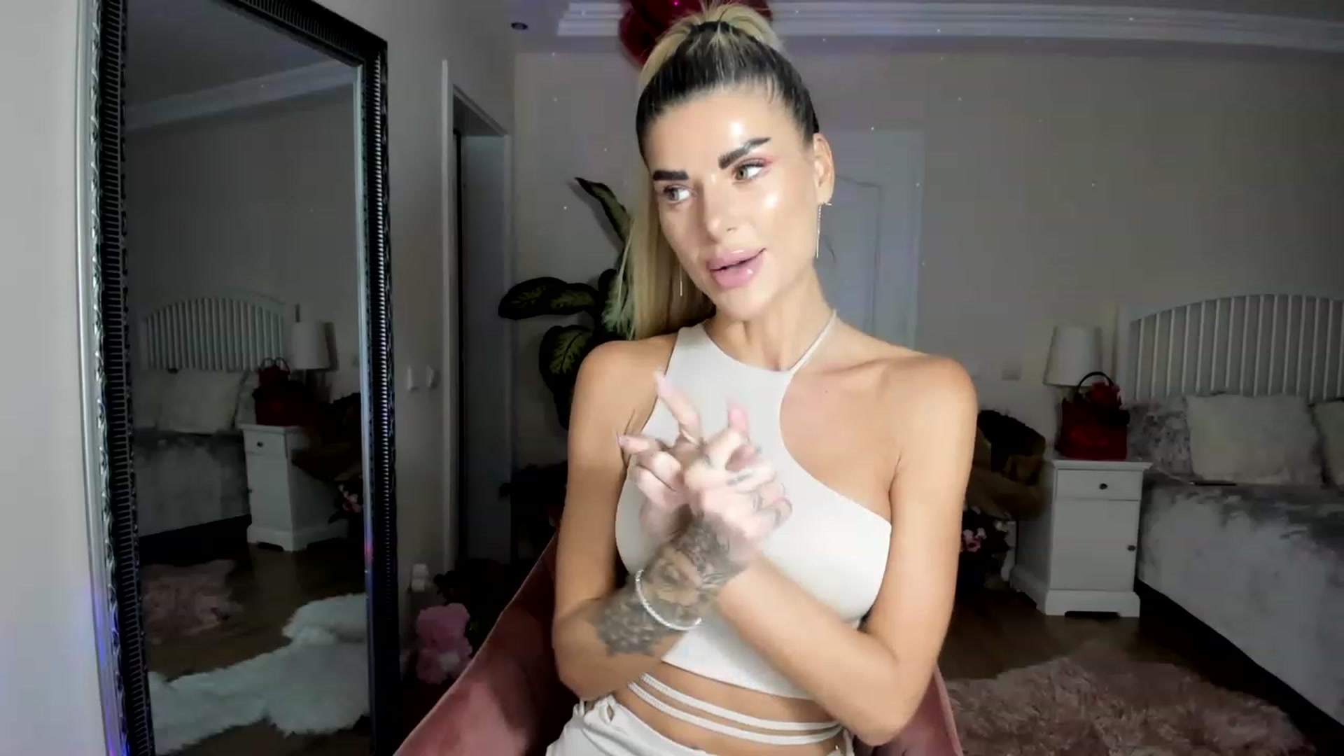 Gallery image thumbnail from TotalBella's myfreecams stream on, 03/10/2023, 22:30 image 5 of 20
