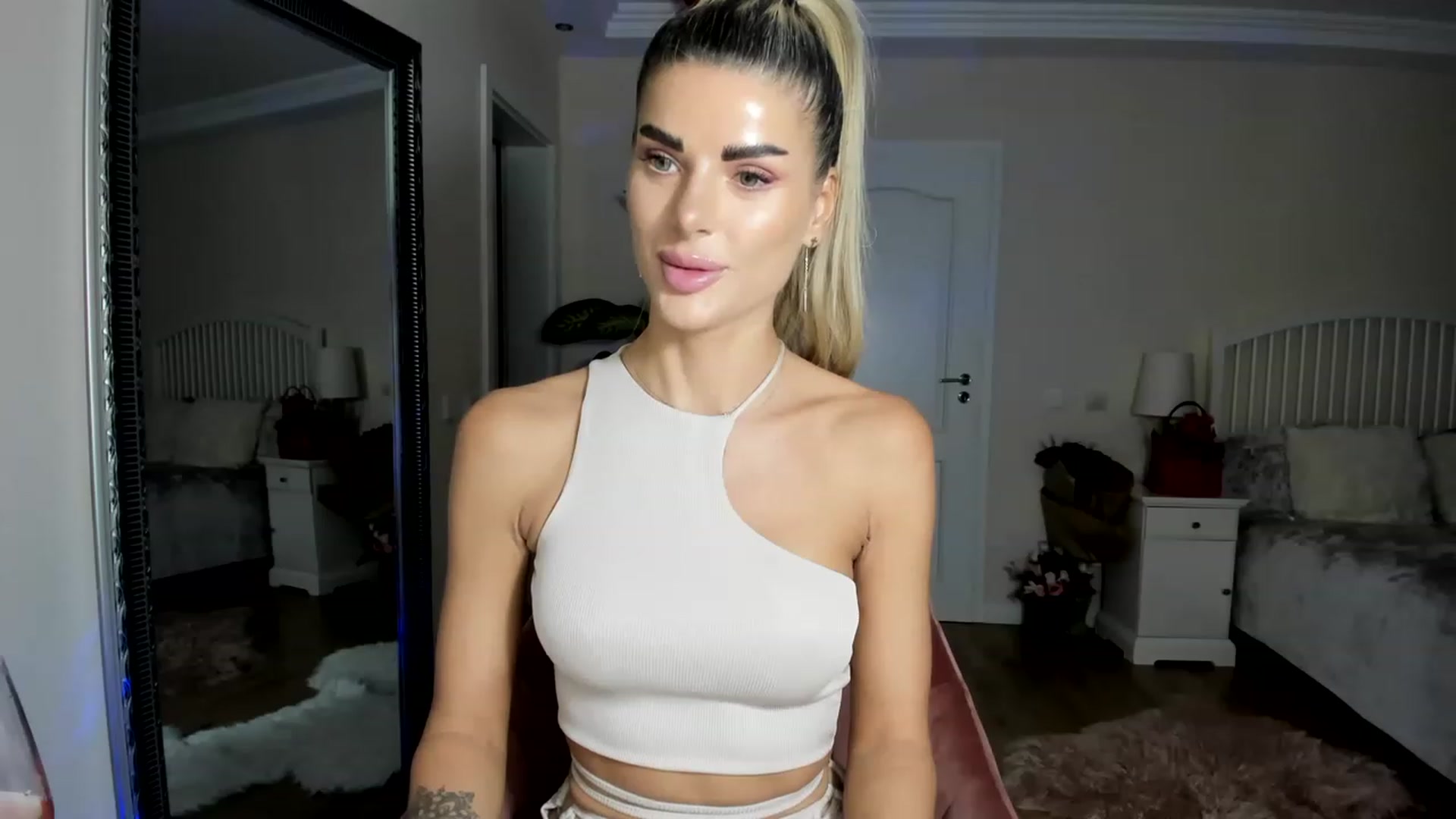 Gallery image thumbnail from TotalBella's myfreecams stream on, 03/10/2023, 22:30 image 16 of 20