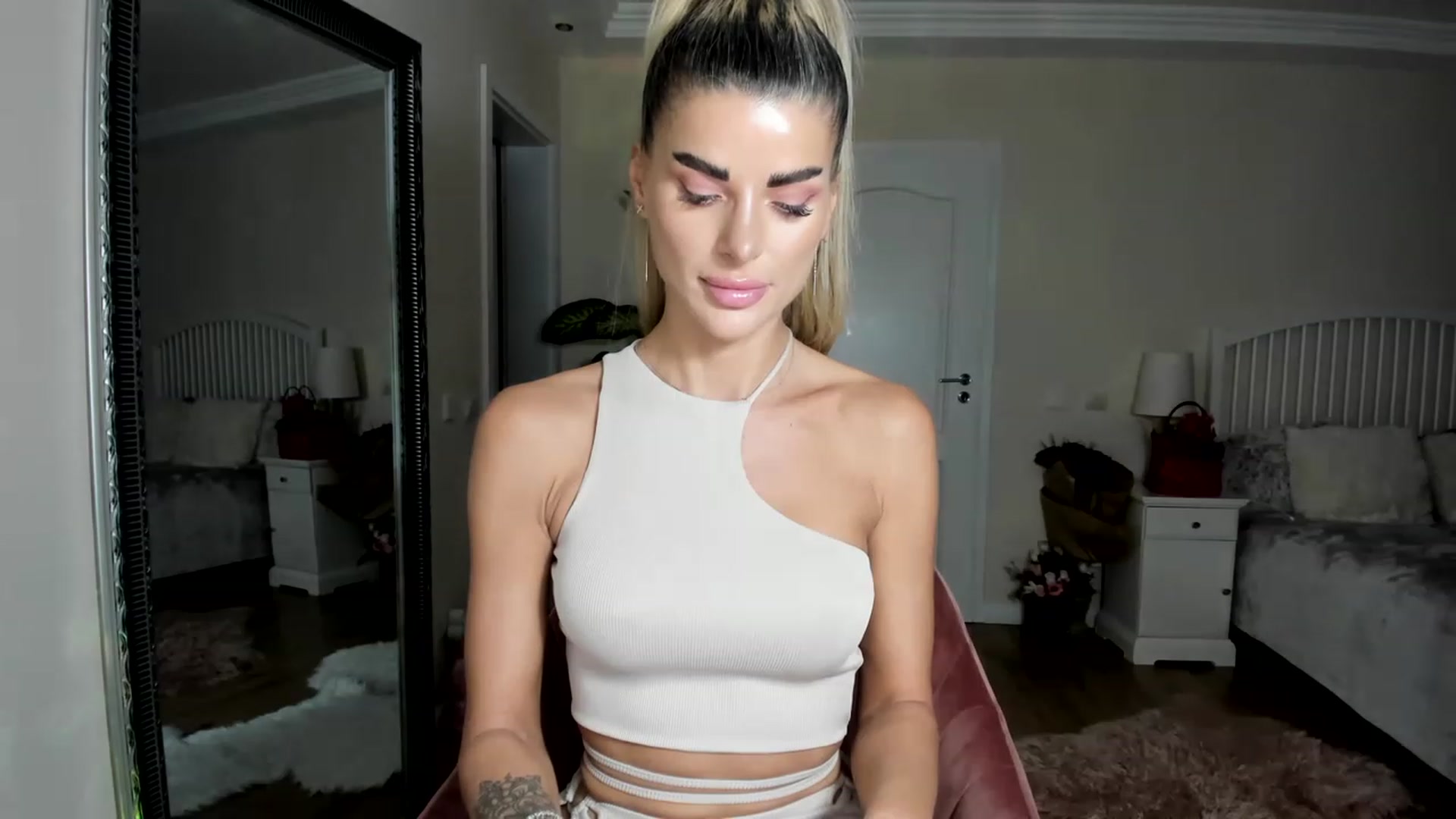 Gallery image thumbnail from TotalBella's myfreecams stream on, 03/10/2023, 22:30 image 12 of 20