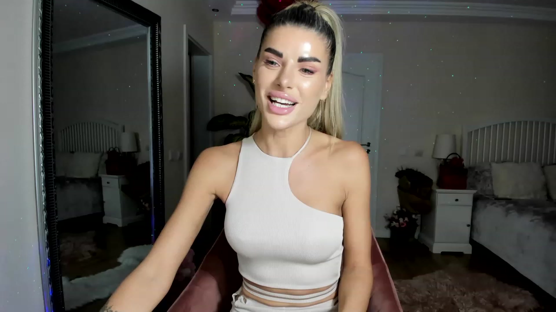Gallery image thumbnail from TotalBella's myfreecams stream on, 03/10/2023, 22:30 image 6 of 20