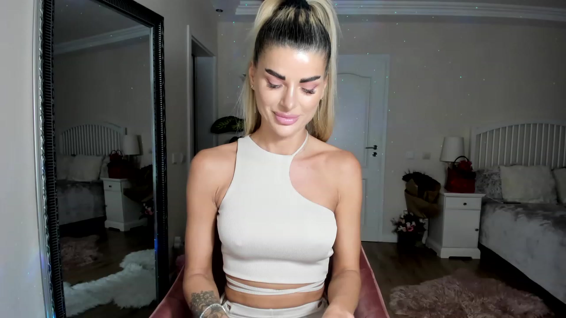 Gallery image thumbnail from TotalBella's myfreecams stream on, 03/10/2023, 22:30 image 2 of 20