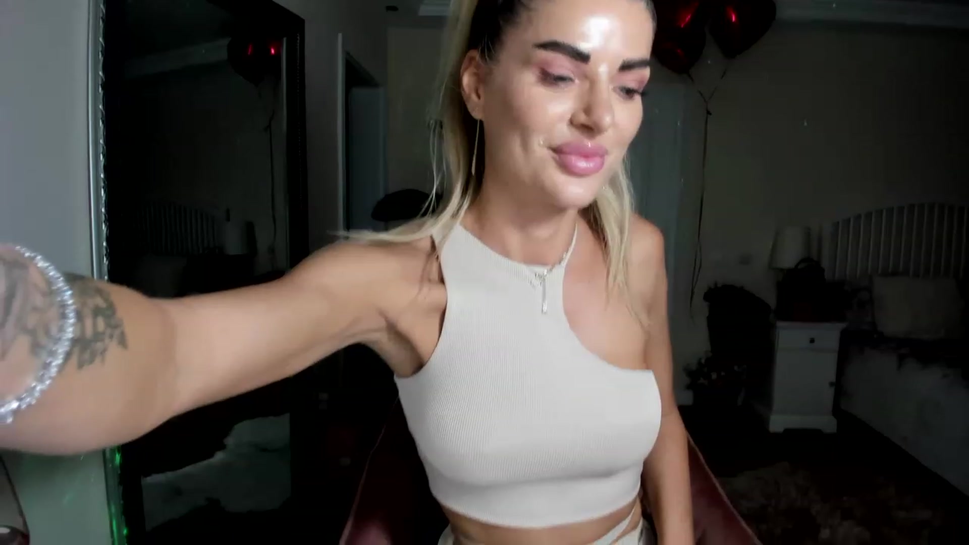 Gallery image thumbnail from TotalBella's myfreecams stream on, 03/11/2023, 24:23 image 8 of 20