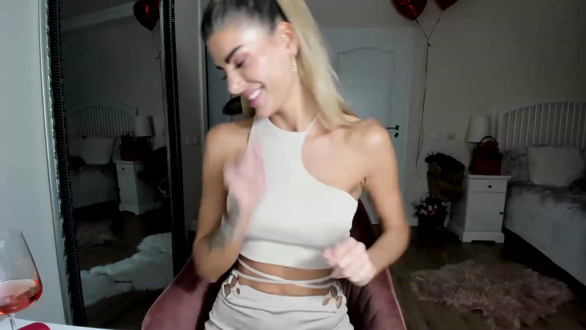 Gallery image thumbnail from TotalBella's myfreecams stream on, 03/11/2023, 24:23 image 20 of 20