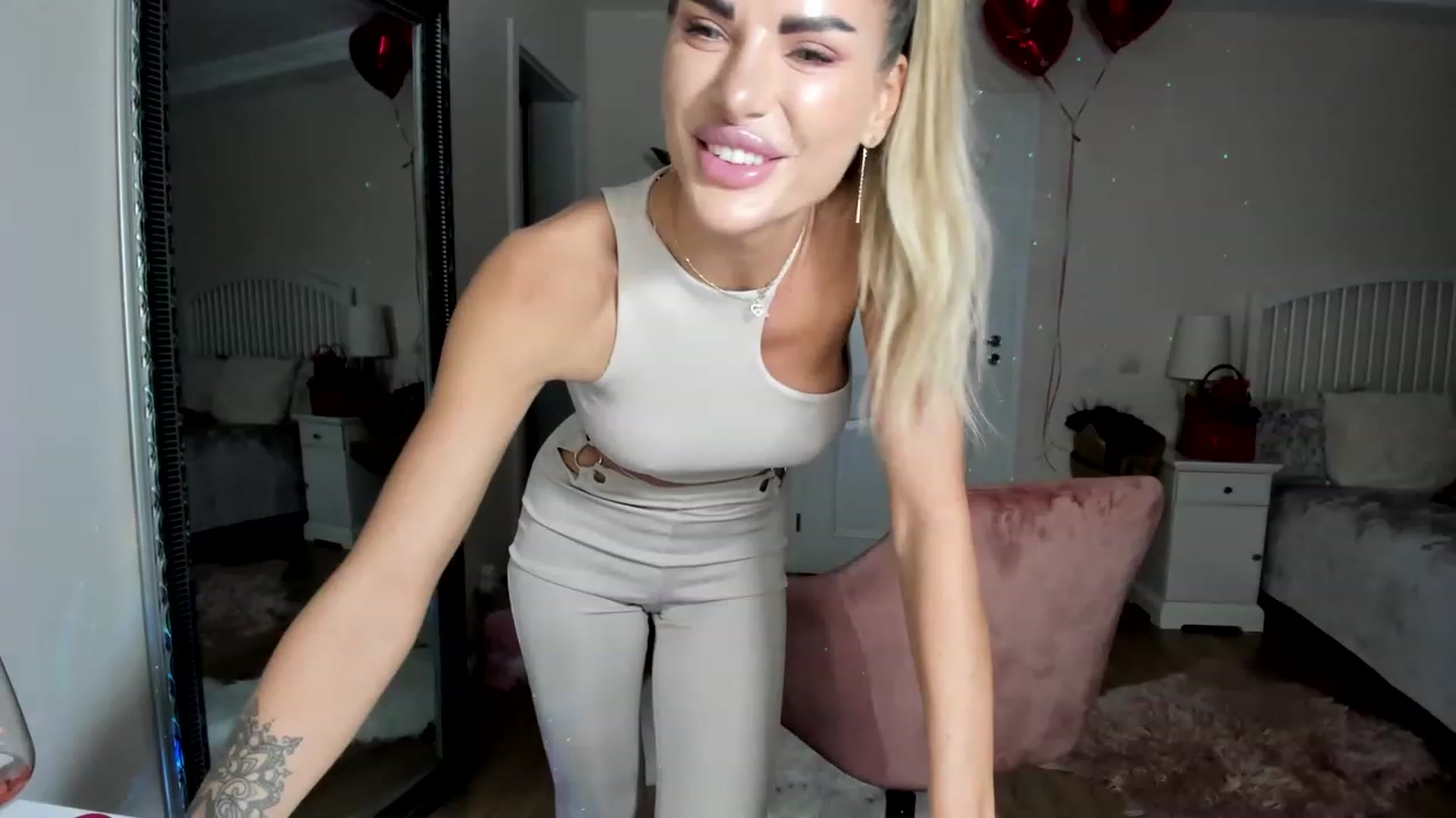 Gallery image thumbnail from TotalBella's myfreecams stream on, 03/11/2023, 24:23 image 16 of 20