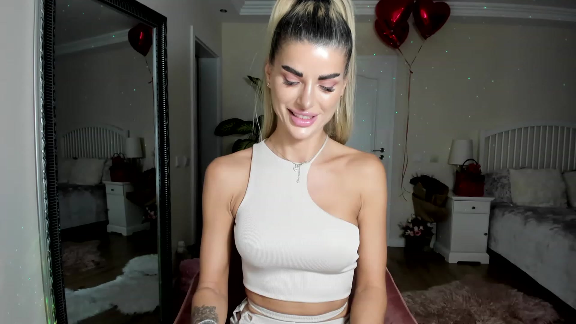 Gallery image thumbnail from TotalBella's myfreecams stream on, 03/11/2023, 24:23 image 7 of 20