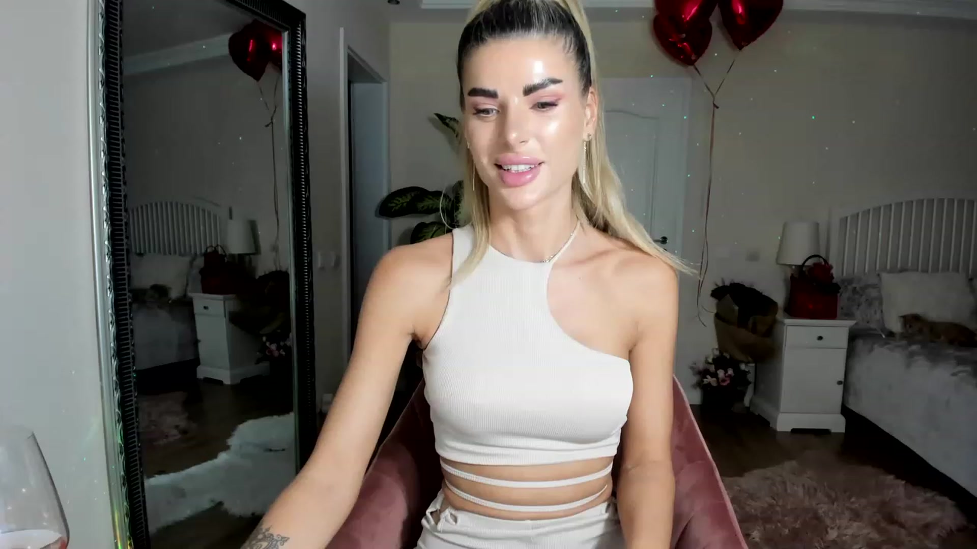 Gallery image thumbnail from TotalBella's myfreecams stream on, 03/11/2023, 24:23 image 12 of 20