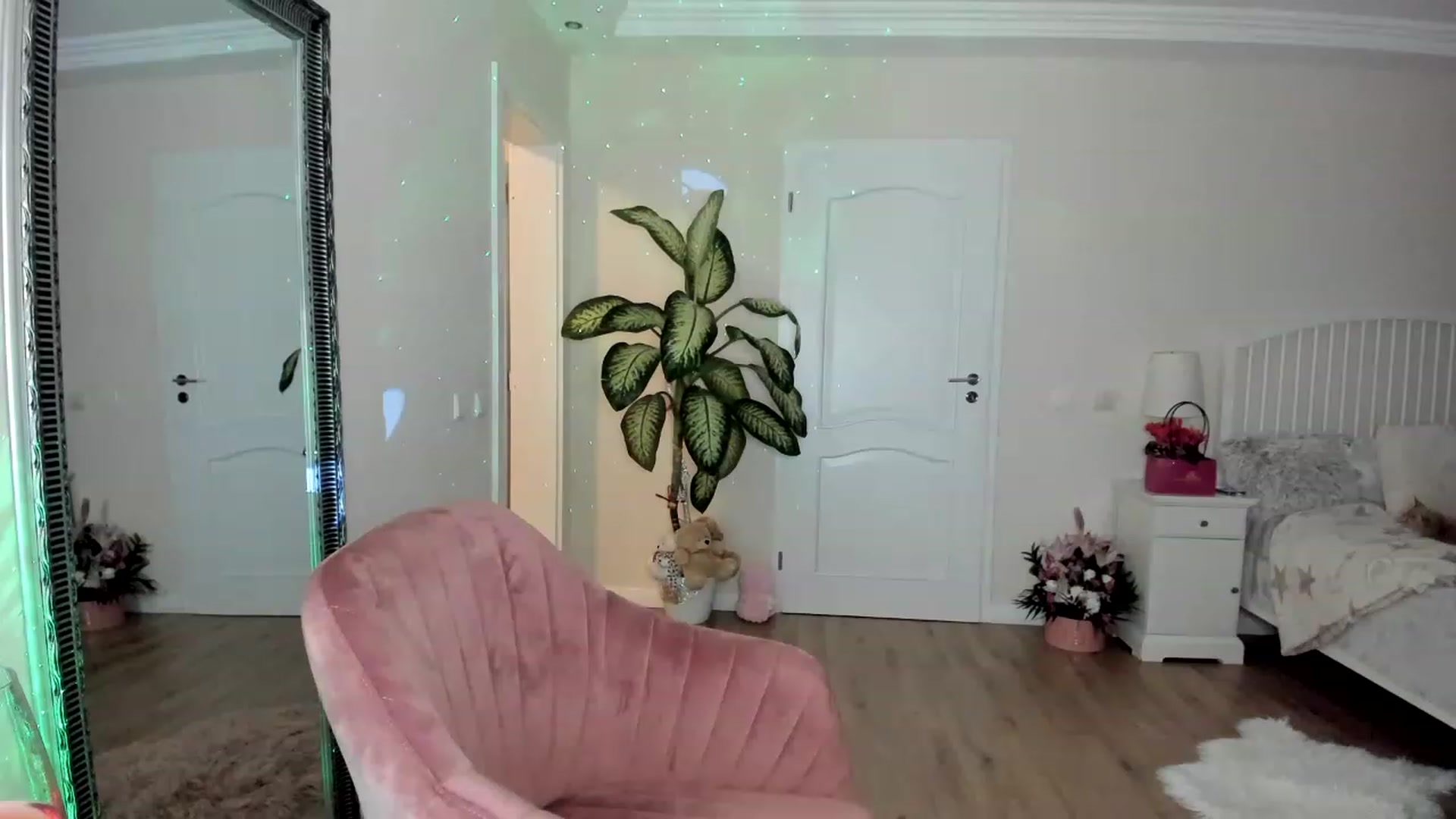 Gallery image thumbnail from TotalBella's myfreecams stream on, 03/20/2023, 24:07 image 5 of 20