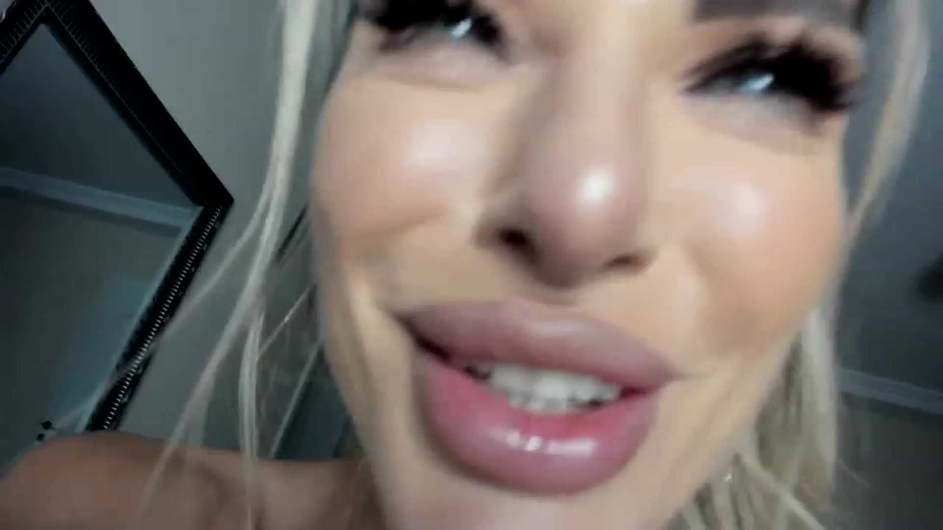 Gallery image thumbnail from TotalBella's myfreecams stream on, 03/20/2023, 01:04 image 10 of 20