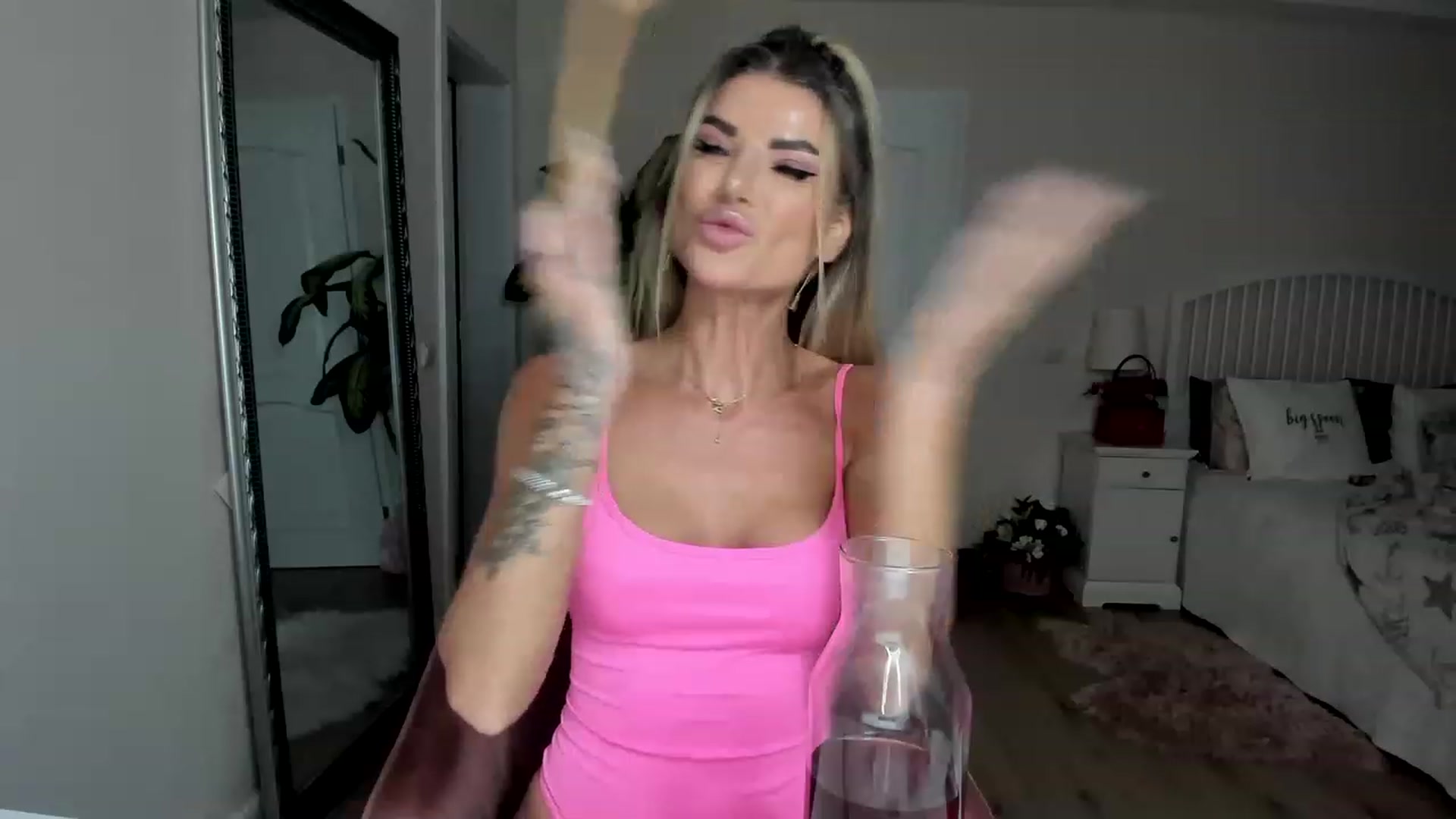 Gallery image thumbnail from TotalBella's myfreecams stream on, 03/24/2023, 01:12 image 18 of 20