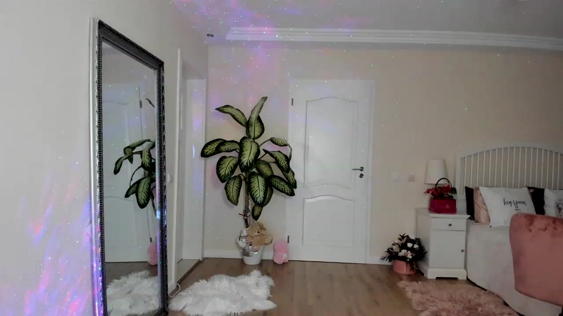Gallery image thumbnail from TotalBella's myfreecams stream on, 03/24/2023, 01:18 image 2 of 20