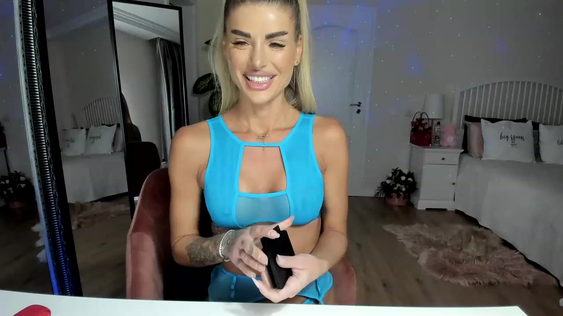 Gallery image thumbnail from TotalBella's myfreecams stream on, 03/29/2023, 21:19 image 14 of 20