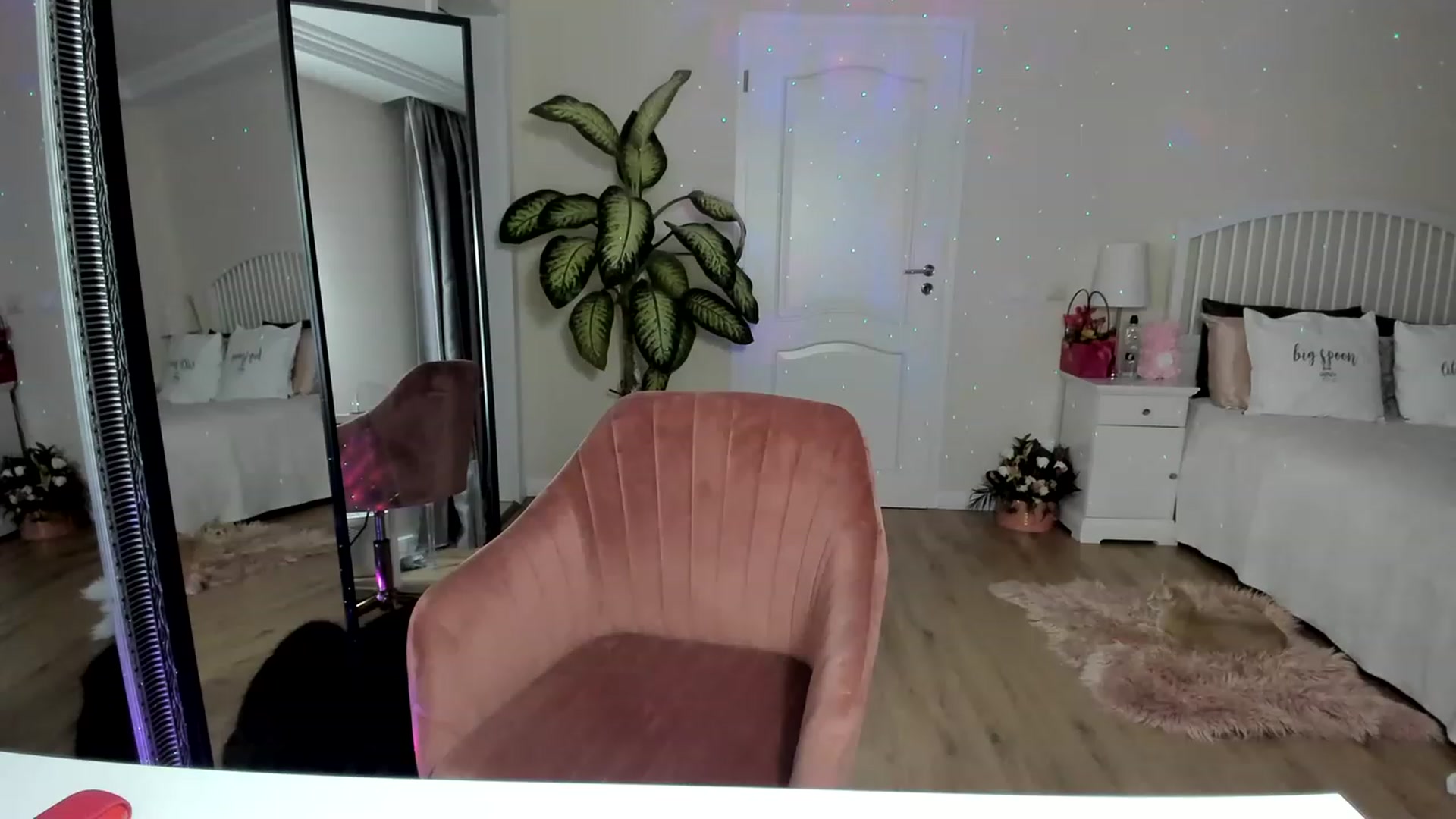 Gallery image thumbnail from TotalBella's myfreecams stream on, 03/29/2023, 21:19 image 19 of 20