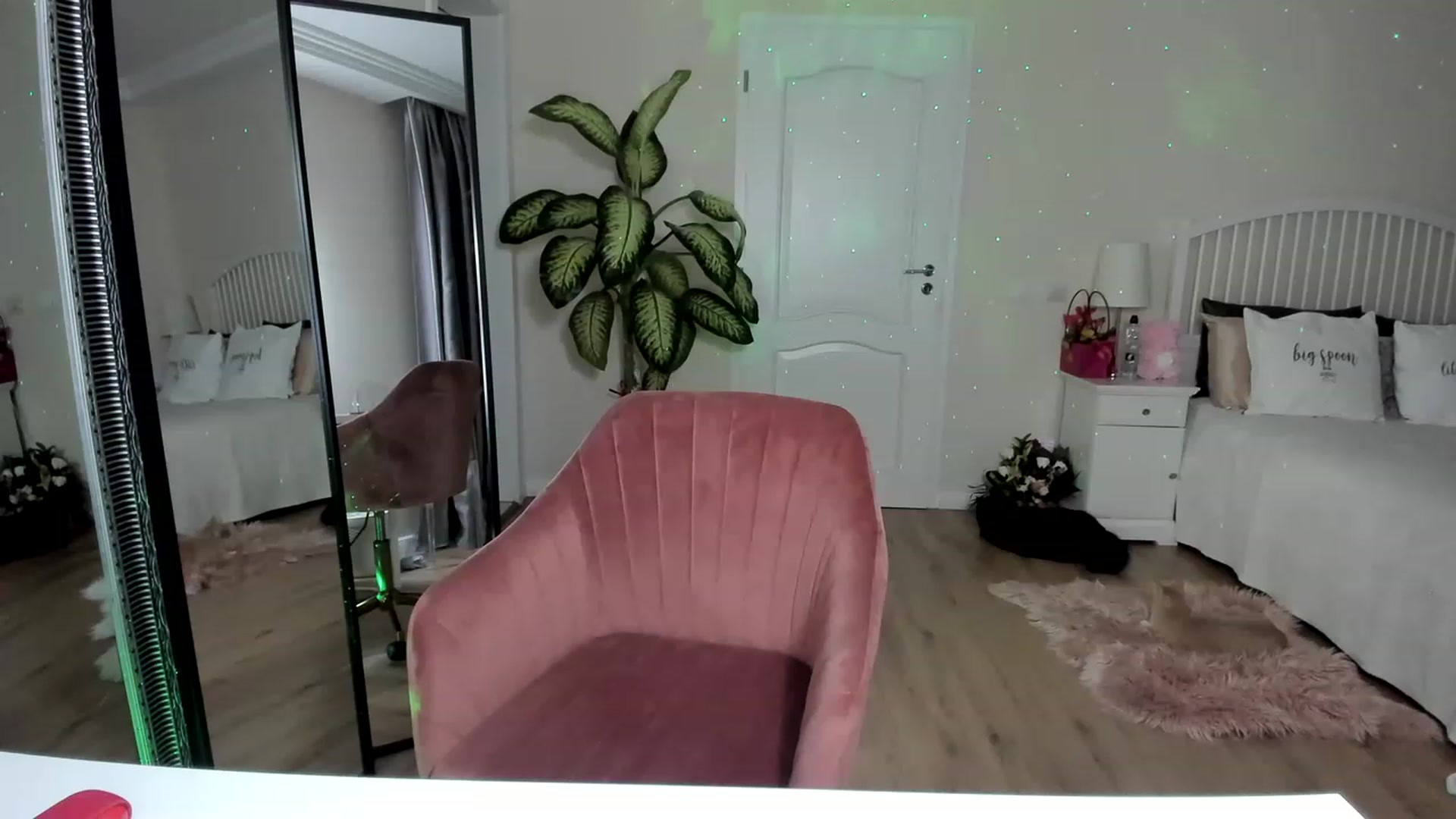 Gallery image thumbnail from TotalBella's myfreecams stream on, 03/29/2023, 21:19 image 20 of 20