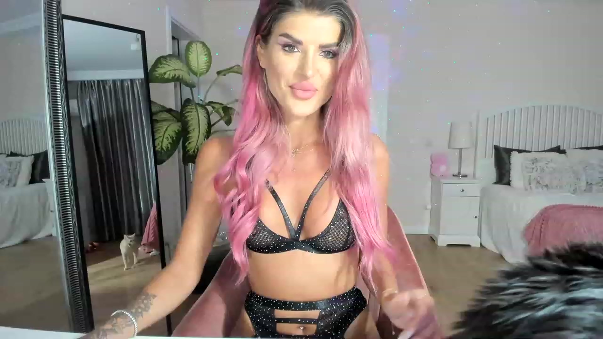 Gallery image thumbnail from TotalBella's myfreecams stream on, 05/09/2023, 23:20 image 2 of 20