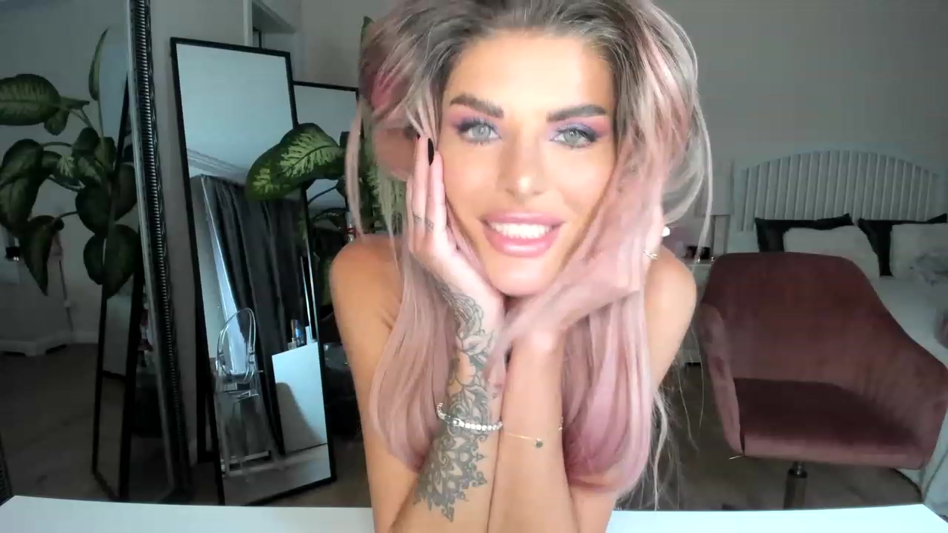 Gallery image thumbnail from TotalBella's myfreecams stream on, 05/13/2023, 23:42 image 15 of 20