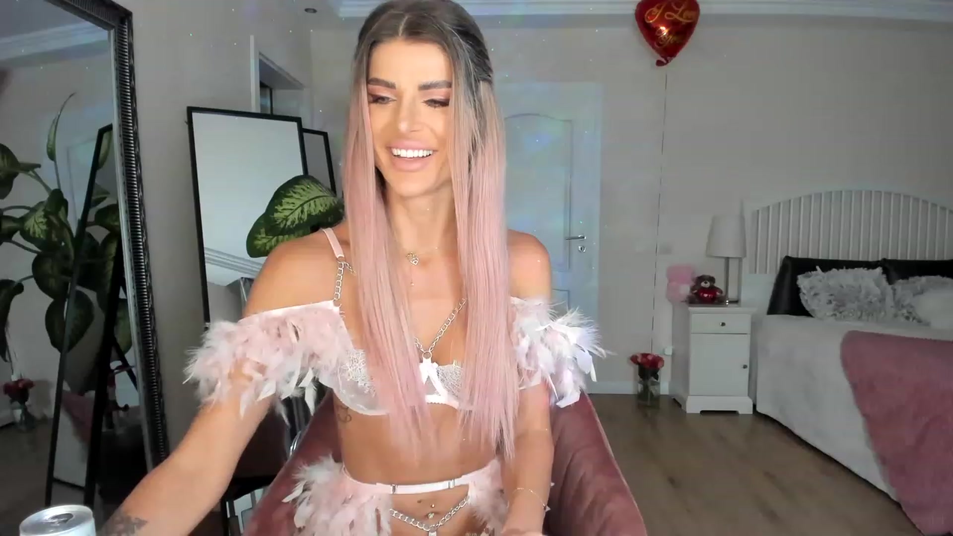 Gallery image thumbnail from TotalBella's myfreecams stream on, 05/19/2023, 20:30 image 7 of 20