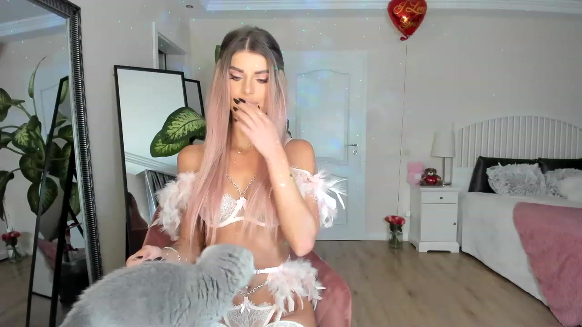 Gallery image thumbnail from TotalBella's myfreecams stream on, 05/19/2023, 20:30 image 2 of 20