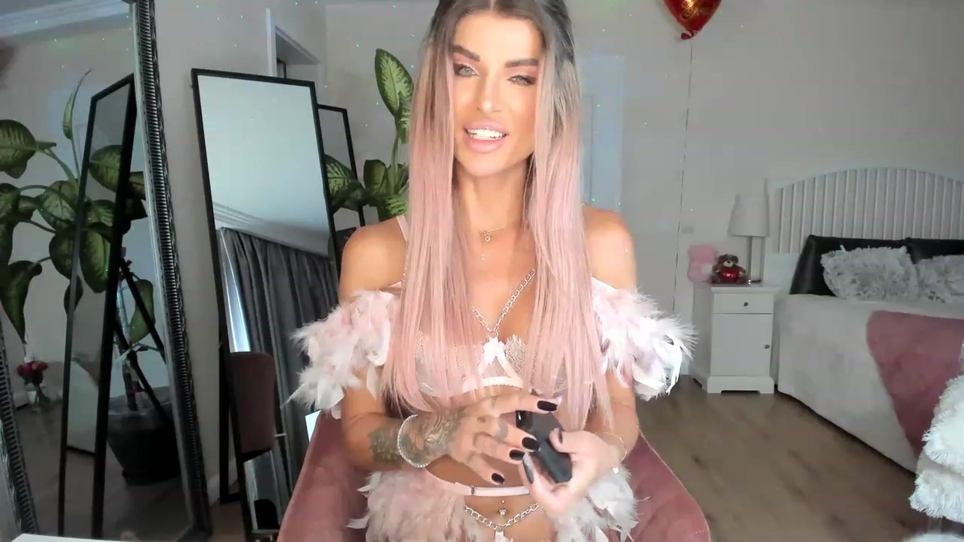 Gallery image thumbnail from TotalBella's myfreecams stream on, 05/19/2023, 22:15 image 2 of 20