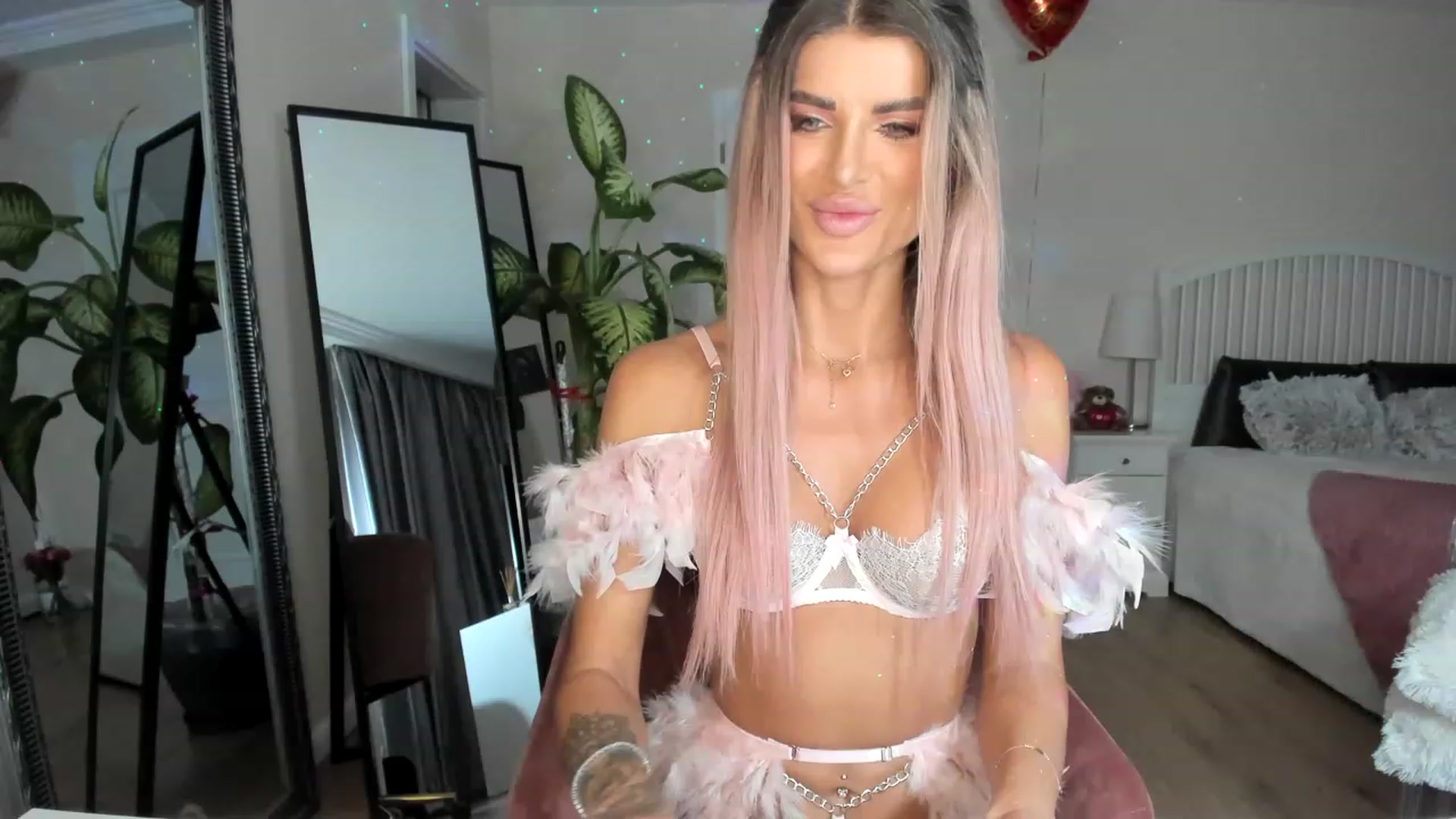 Gallery image thumbnail from TotalBella's myfreecams stream on, 05/19/2023, 22:15 image 14 of 20