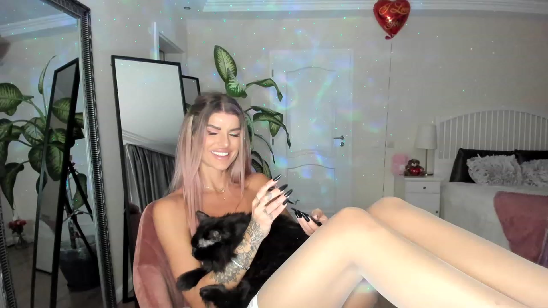 Gallery image thumbnail from TotalBella's myfreecams stream on, 05/19/2023, 23:51 image 6 of 20