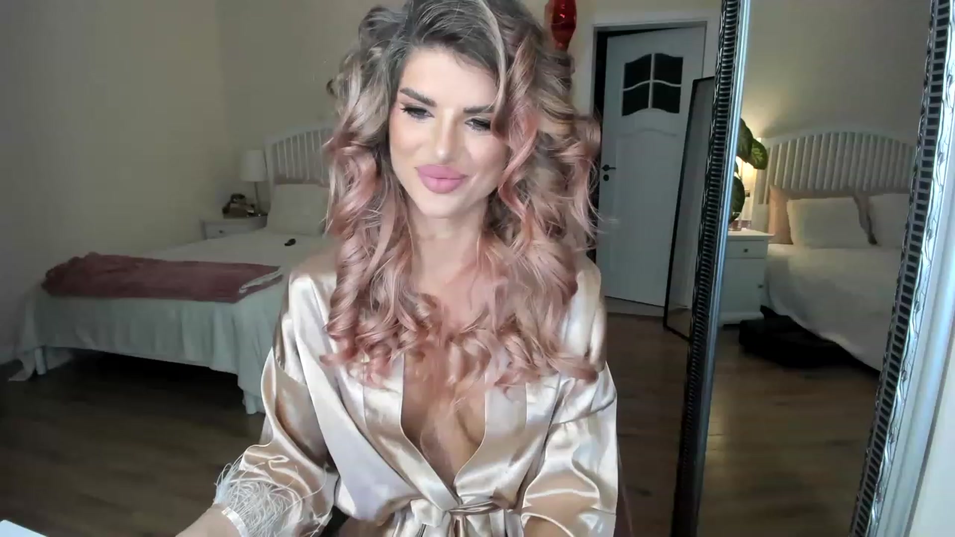 Gallery image thumbnail from TotalBella's myfreecams stream on, 06/05/2023, 23:20 image 6 of 20
