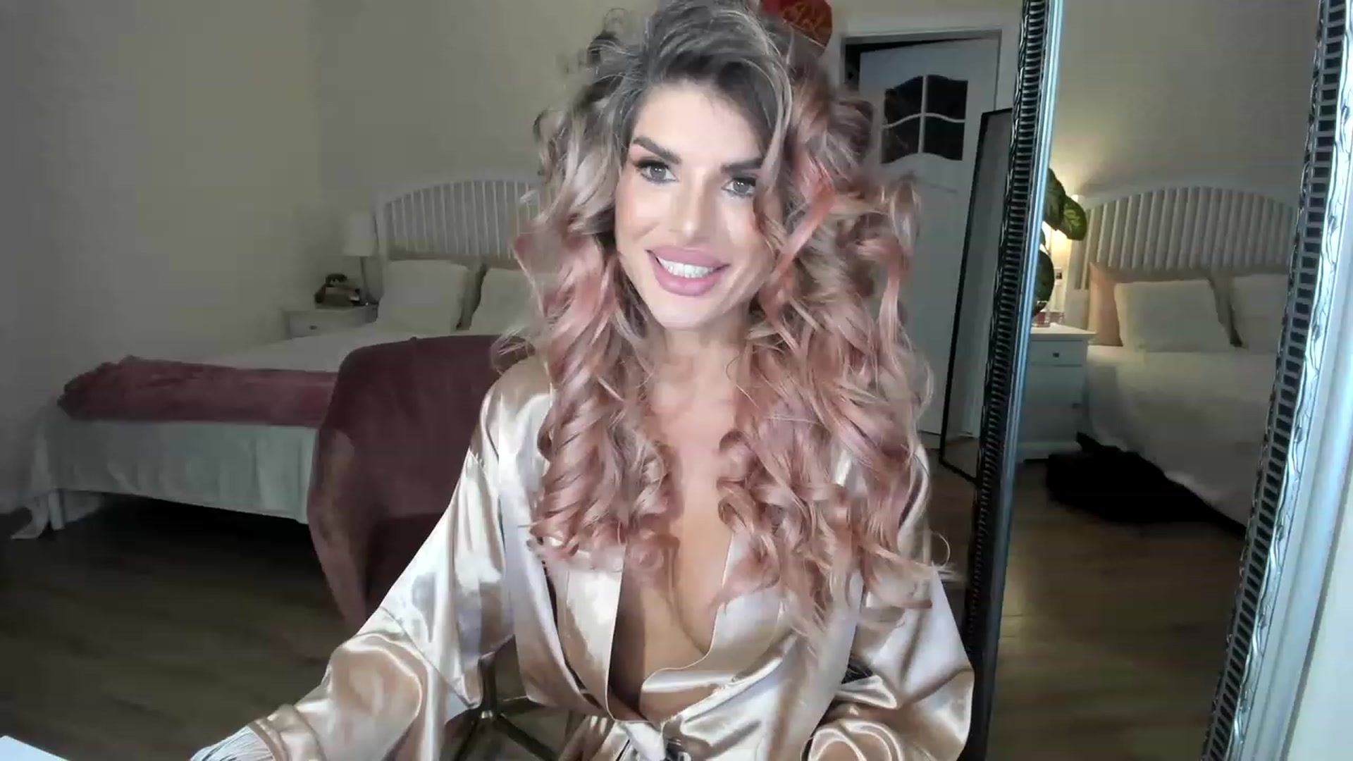 Gallery image thumbnail from TotalBella's myfreecams stream on, 06/05/2023, 23:20 image 16 of 20