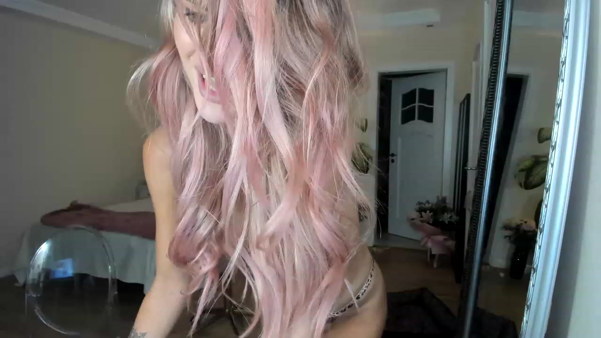 Gallery image thumbnail from TotalBella's myfreecams stream on, 06/08/2023, 01:12 image 14 of 20