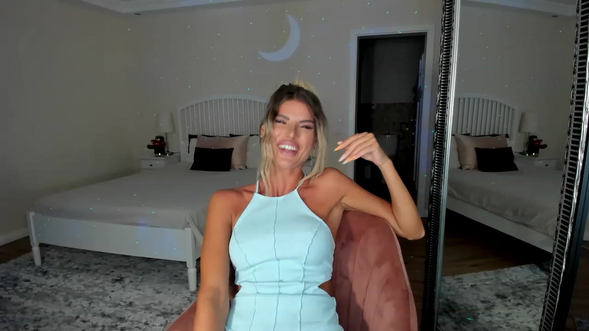 Gallery image thumbnail from TotalBella's myfreecams stream on, 07/27/2023, 24:03 image 13 of 20