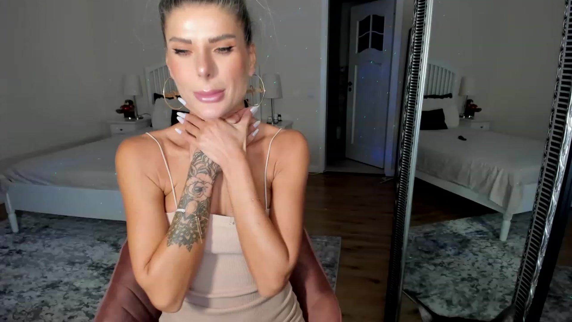 Gallery image thumbnail from TotalBella's myfreecams stream on, 08/02/2023, 22:28 image 9 of 20