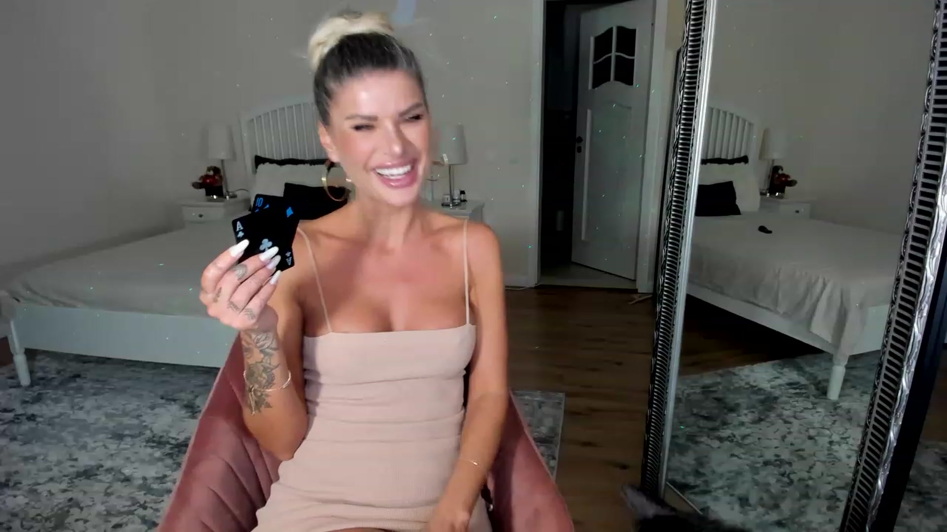 Gallery image thumbnail from TotalBella's myfreecams stream on, 08/02/2023, 22:28 image 16 of 20