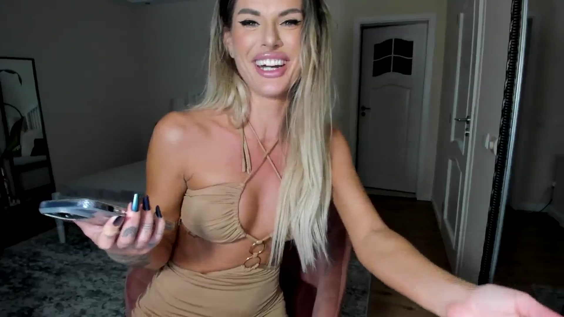Gallery image thumbnail from TotalBella's myfreecams stream on, 08/31/2023, 01:01 image 5 of 20