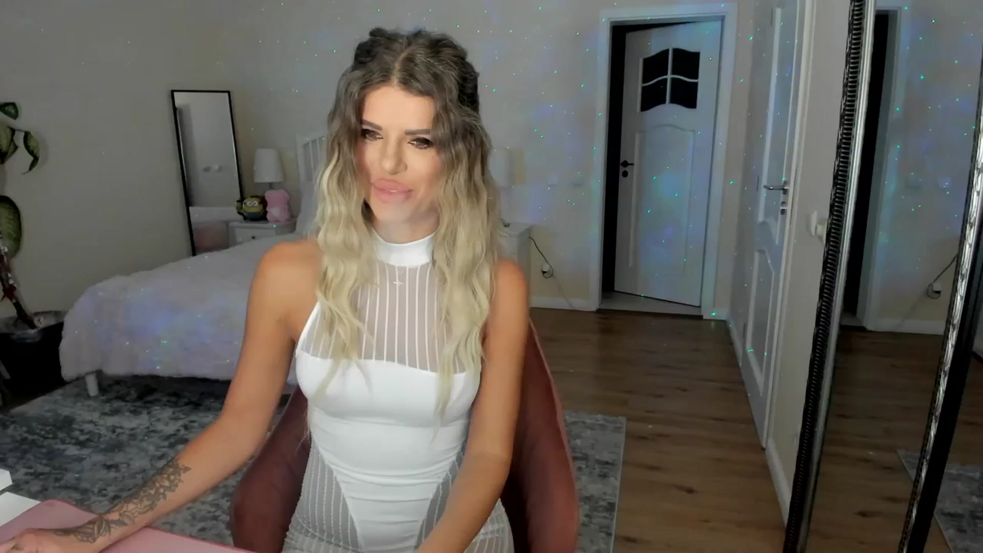 Gallery image thumbnail from TotalBella's myfreecams stream on, 11/01/2023, 23:38 image 1 of 20