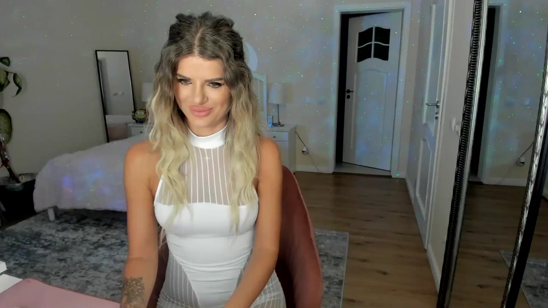 Gallery image thumbnail from TotalBella's myfreecams stream on, 11/01/2023, 23:38 image 2 of 20