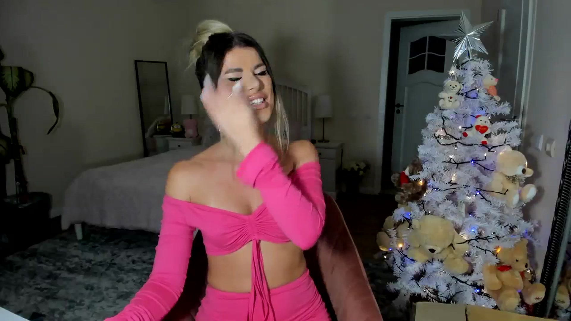 Gallery image thumbnail from TotalBella's myfreecams stream on, 12/15/2023, 22:36 image 19 of 20