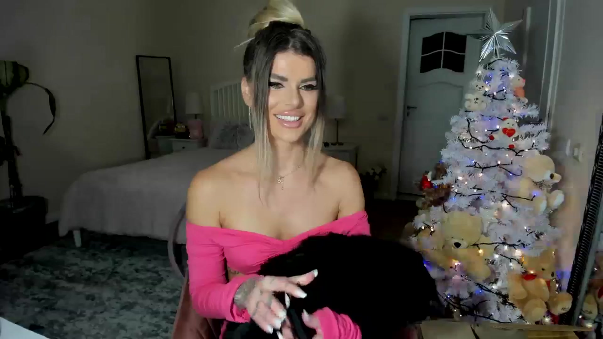 Gallery image thumbnail from TotalBella's myfreecams stream on, 12/15/2023, 22:36 image 2 of 20