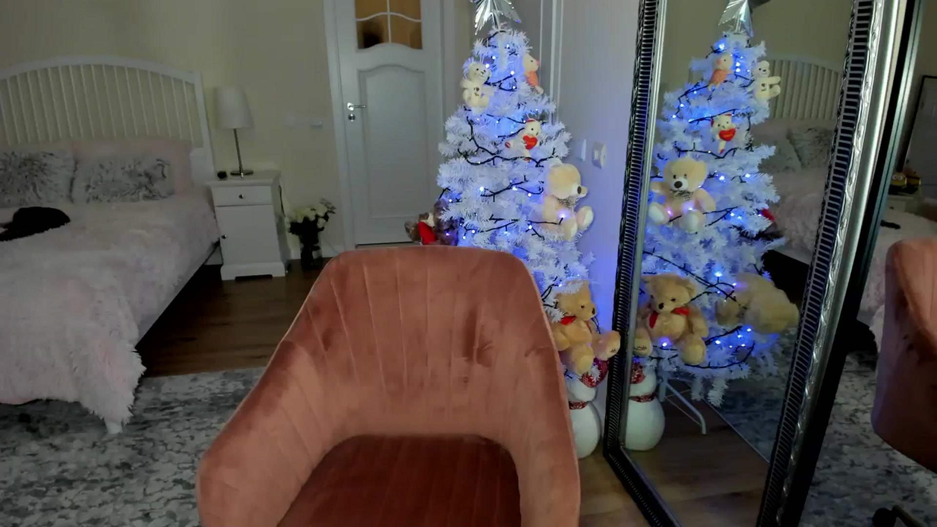 Gallery image thumbnail from TotalBella's myfreecams stream on, 12/16/2023, 24:02 image 10 of 20