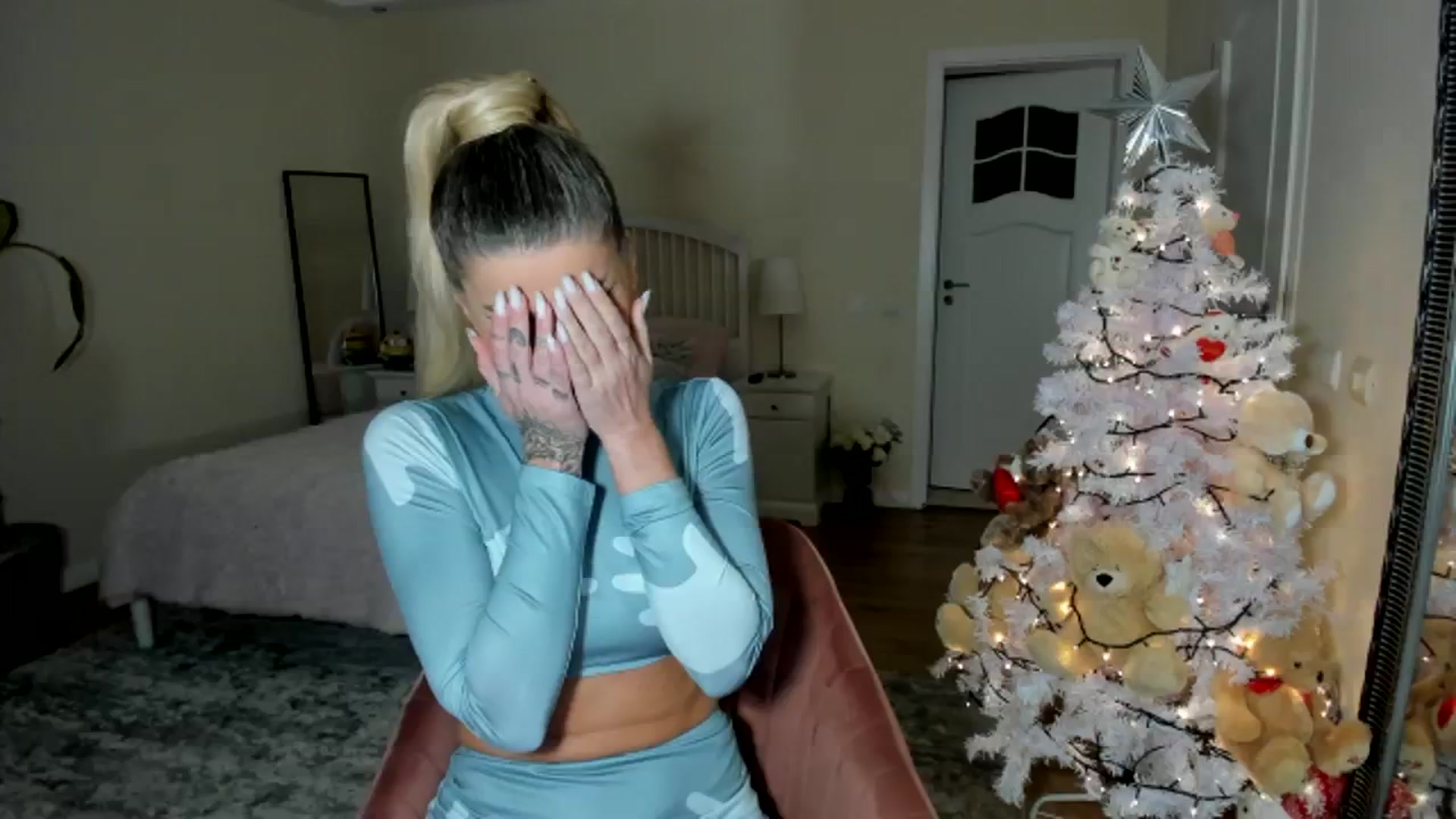 Gallery image thumbnail from TotalBella's myfreecams stream on, 12/17/2023, 24:05 image 5 of 20