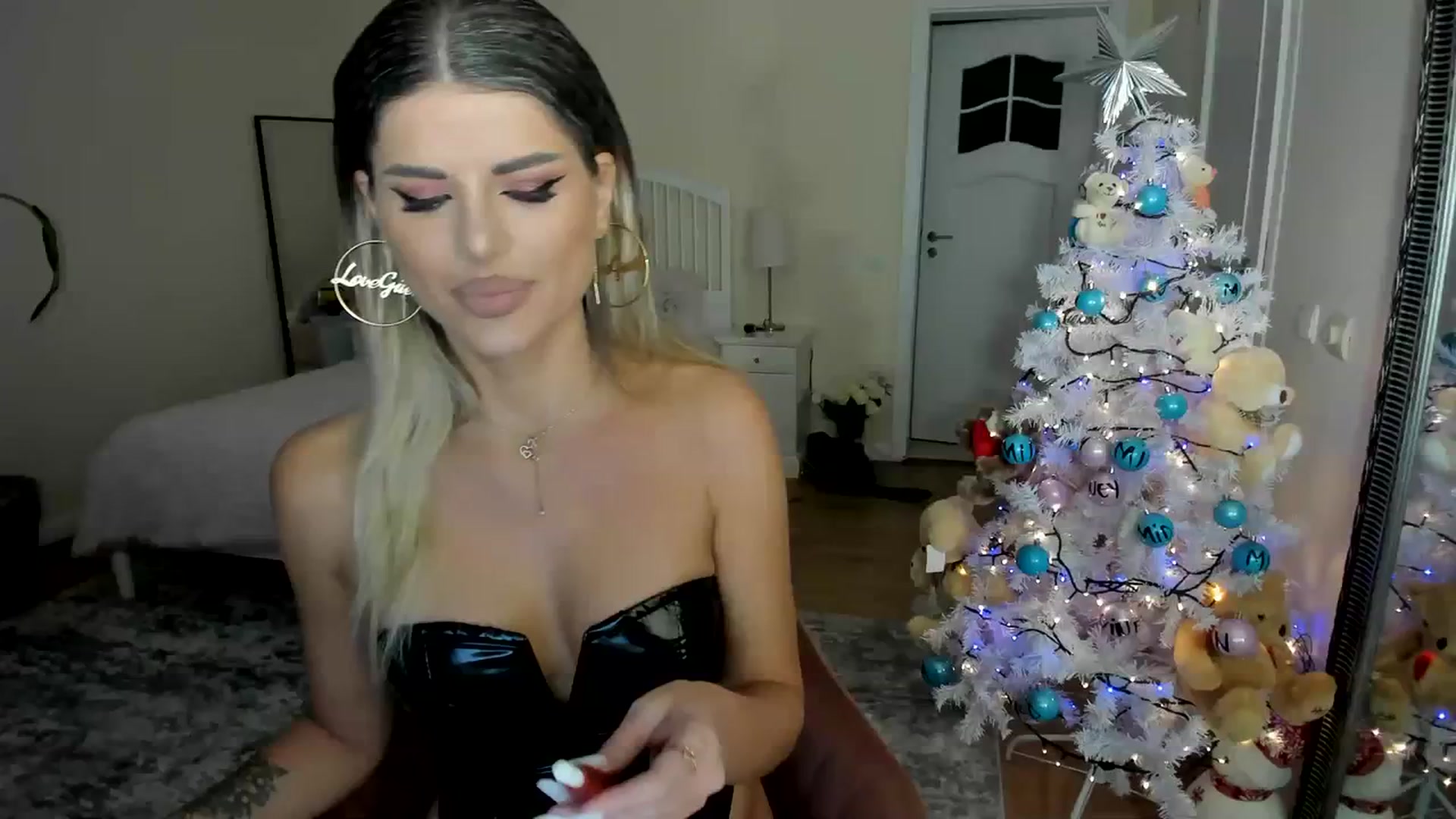 Gallery image thumbnail from TotalBella's myfreecams stream on, 12/17/2023, 23:59 image 1 of 20